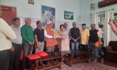 बजेश्वरी मंदिर कांगड़ा में आने वाले श्रद्धालुओं की सुविधाओं के लिए मिलकर करेंगे काम : नीशू मोंगरा