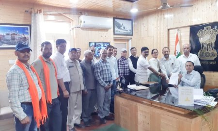 पश्चिम बंगाल में हिंदुओं पर हो रहे अत्याचार के विरोध में विश्व हिंदू परिषद ने राष्ट्रपति को सौंपा ज्ञापन