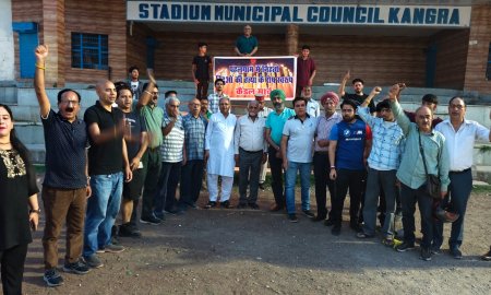 पहलगाम आतंकी हमले के खिलाफ कांगड़ा के हिंदू संगठनों ने कैंडल जलाकर किया रोष पदर्शन