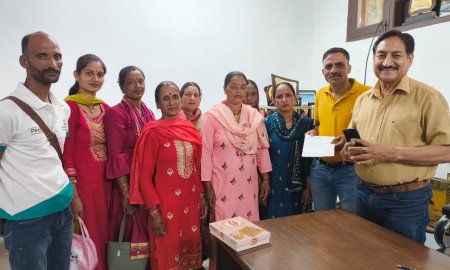 पुल की मरम्मत के लिए पूर्व सीपीएस ठाकुर सोहन लाल से मिला प्रतिनिधिमंडल