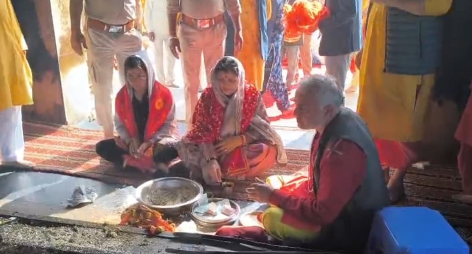 विधायिका कमलेश कुमारी ने जन्मदिन पर किए ज्वालामुखी मंदिर में दर्शन
