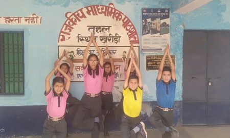 धारकंडी की सुरम्य पर्वतीय श्रंखलाओं के स्कूलों में योग सत्र का आयोजन 