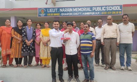 विकल्प बेदी ने दसवीं की परीक्षा में हासिल किया प्रदेश भर में सातवां स्थान, अध्यापकों और अभिभावकों ने खिलाई मिठाई 