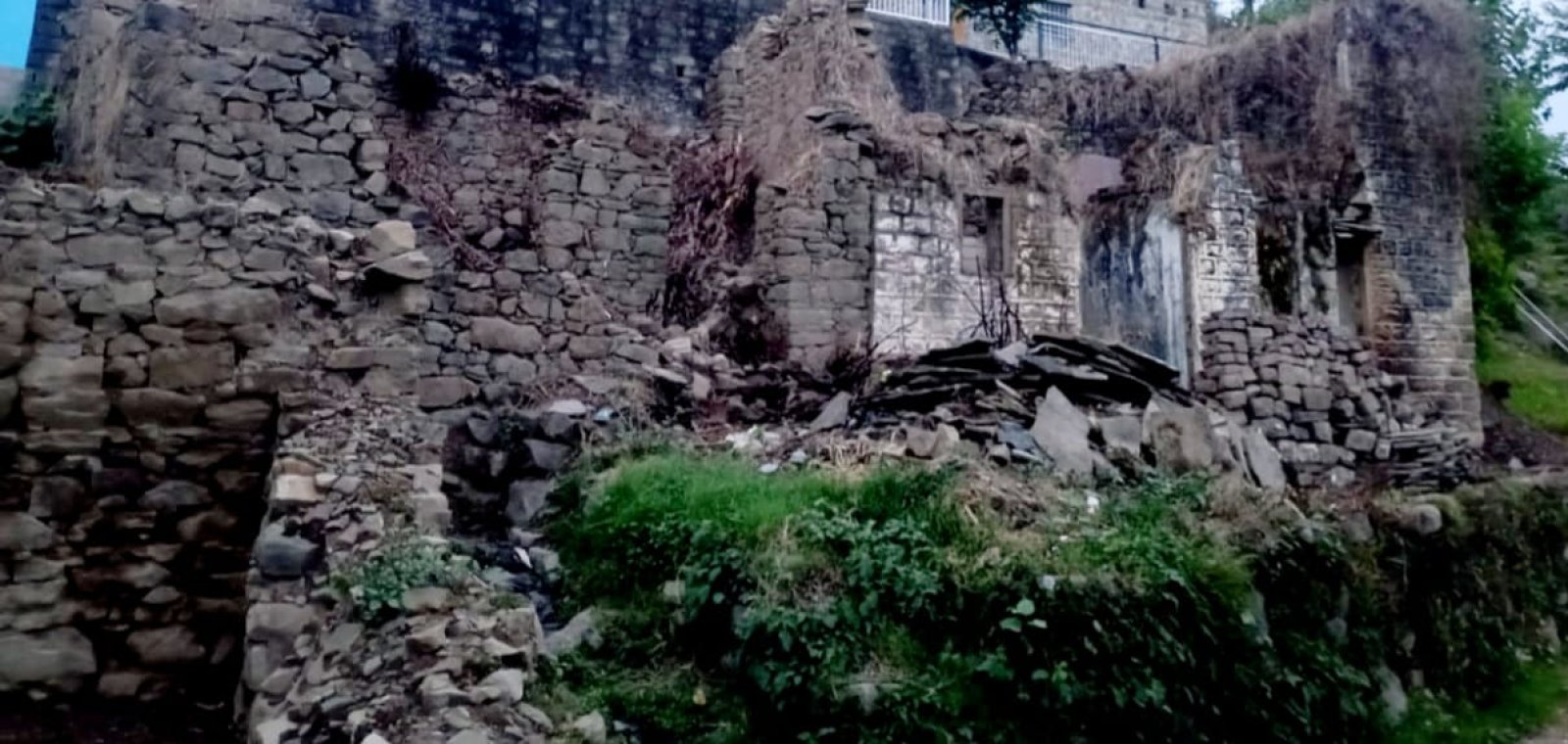 दो दशकों से अपनी जन्मभूमि से बिछड़ने का दर्द झेल रहा लोहारडी पंचायत का एक परिवार