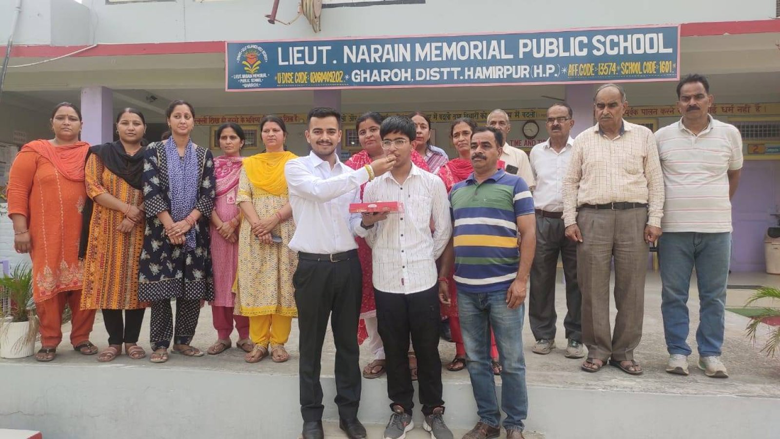 विकल्प बेदी ने दसवीं की परीक्षा में हासिल किया प्रदेश भर में सातवां स्थान, अध्यापकों और अभिभावकों ने खिलाई मिठाई 