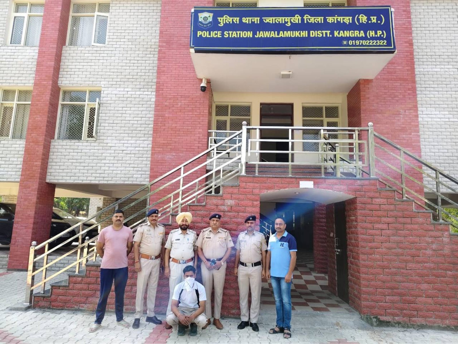ज्वालामुखी पुलिस ने नाके के दौरान युवक से पकड़ी 302 ग्राम चरस