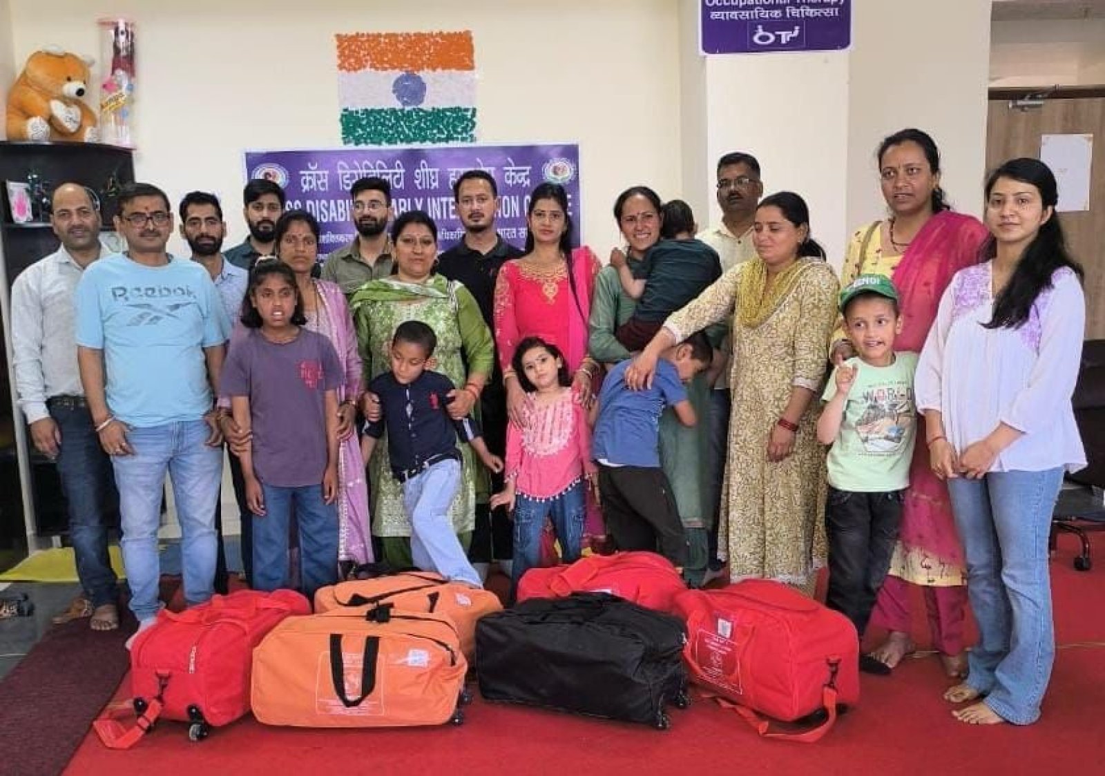 सीआरसी सुंदरनगर में दिव्यांग बच्चों हेतु टीएलएम किट का वितरण