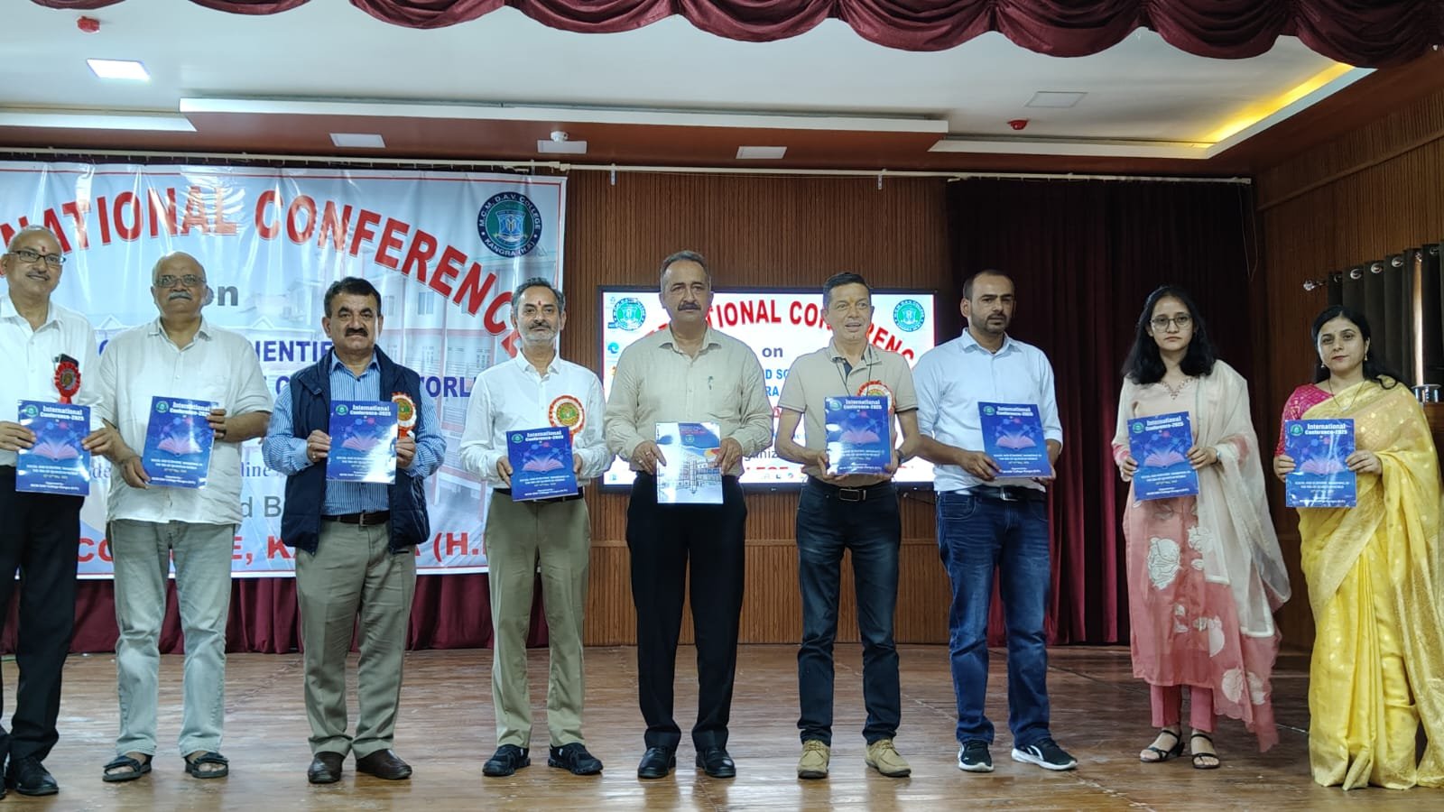 डीएवी कालेज कांगड़ा में तीन दिवसीय अंतरराष्ट्रीय कांफ्रेंस का हुआ शुभारंभ, एचटीसी उपाध्यक्ष अजय वर्मा ने बतौर मुख्य अतिथि की शिरकत