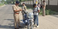 नादौन पुलिस का 'नो-नंबर प्लेट' अभियान: 10 वाहनों के चालान कटे