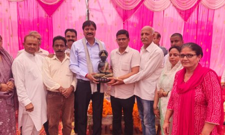 अफसरों की टीम लेकर धर्मशाला के गांवों में पहुंचे देवेंद्र जग्गी, नए ट्यूबवेल के लिए जनता से मांगी डिमांड