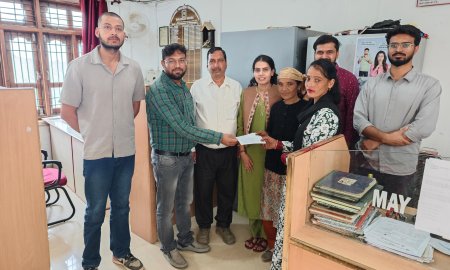 हिमाचल ग्रामीण बैंक ने दी सहायता, मृतक पूर्ण चंद के परिवार को मिला बीमा लाभ  | पीड़ित परिवार को 2 लाख रुपये की बीमा राशि का भुगतान