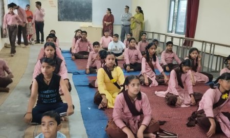 कोटला कल्लर स्कूल में योग दिवस पर बच्चों और शिक्षकों ने किया सामूहिक योगाभ्यास
