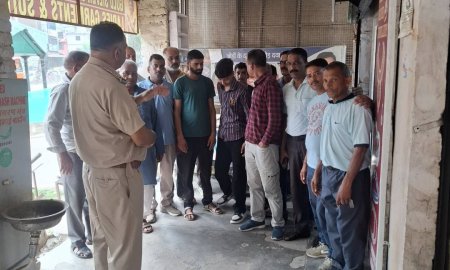 नादौन पुलिस का विशेष अभियान: टैक्सी चालकों को किया नशे के प्रति जागरूक 