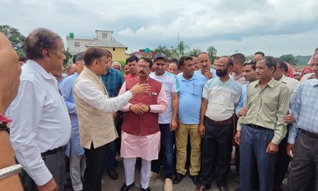 केंद्रीय मंत्री ने विधायक पवन काजल के विधानसभा क्षेत्र का दौरा कर जनता की सुनीं समस्याएं 