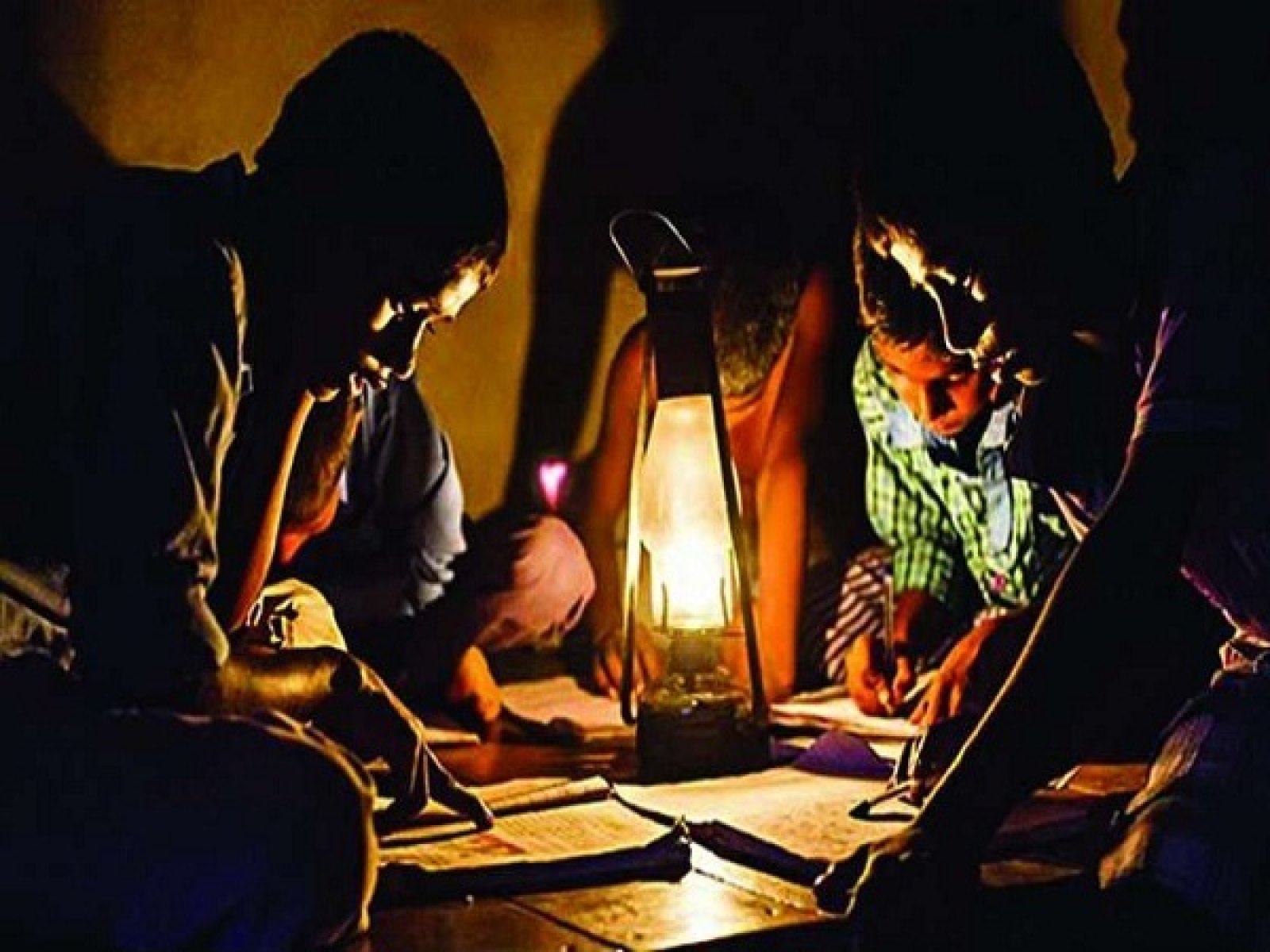 कांगू क्षेत्र में बिजली की आंख मिचौनी से लोग परेशान