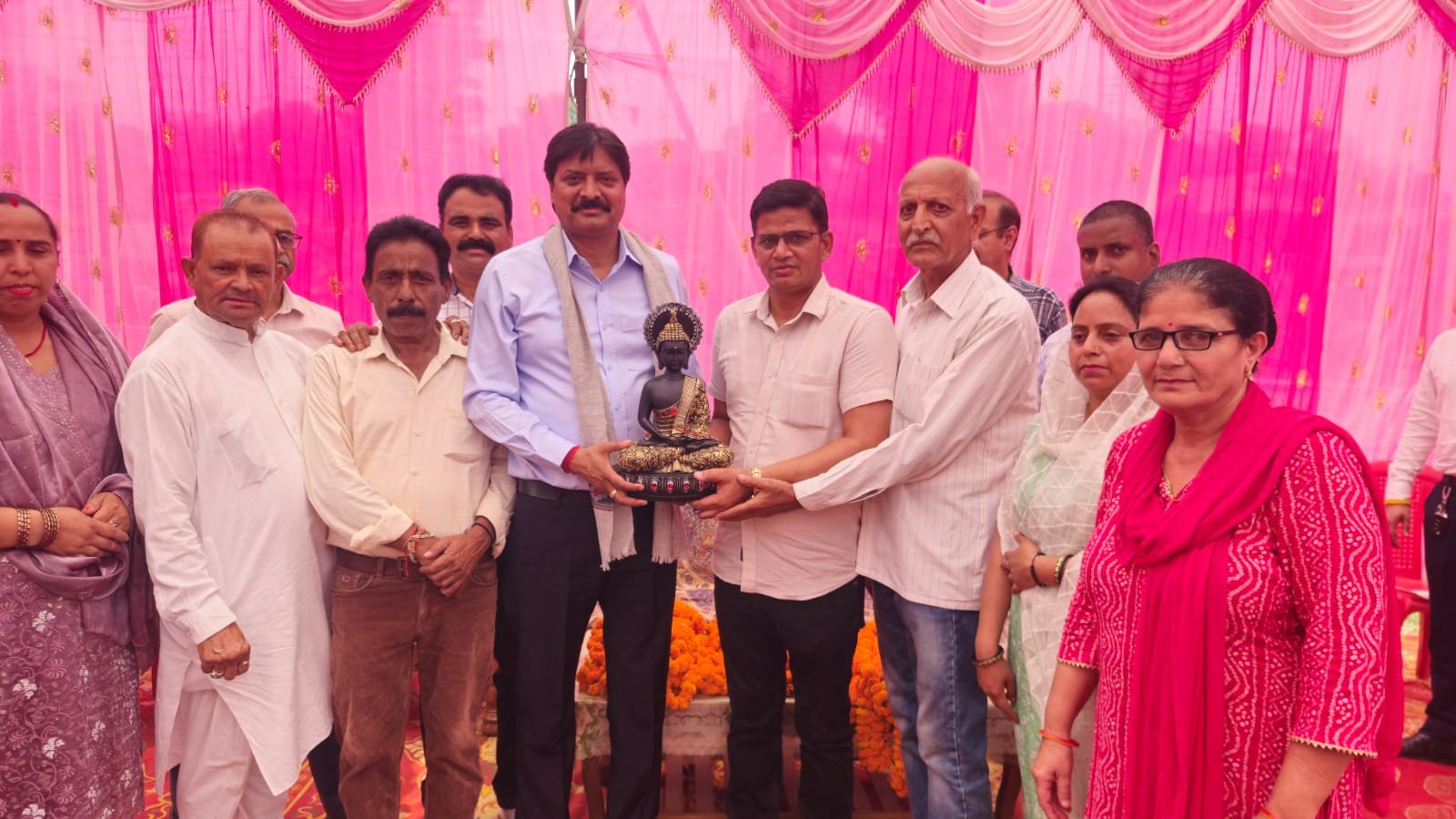 अफसरों की टीम लेकर धर्मशाला के गांवों में पहुंचे देवेंद्र जग्गी, नए ट्यूबवेल के लिए जनता से मांगी डिमांड
