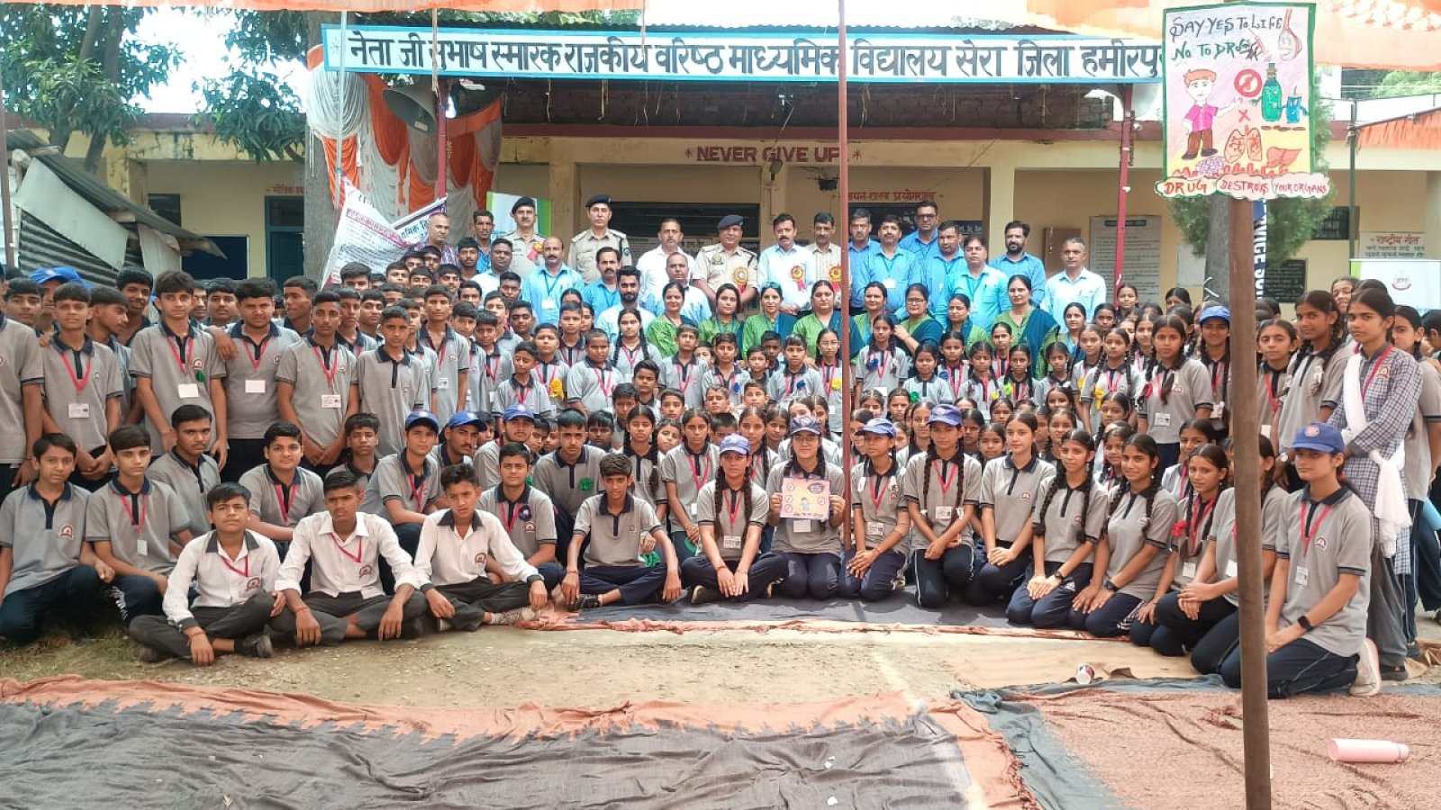 एसपी भगत सिंह ठाकुर ने बच्चों को दी प्रेरणा: 'अपने कौशल से कुछ भी बनो, लेकिन अच्छा बनो'