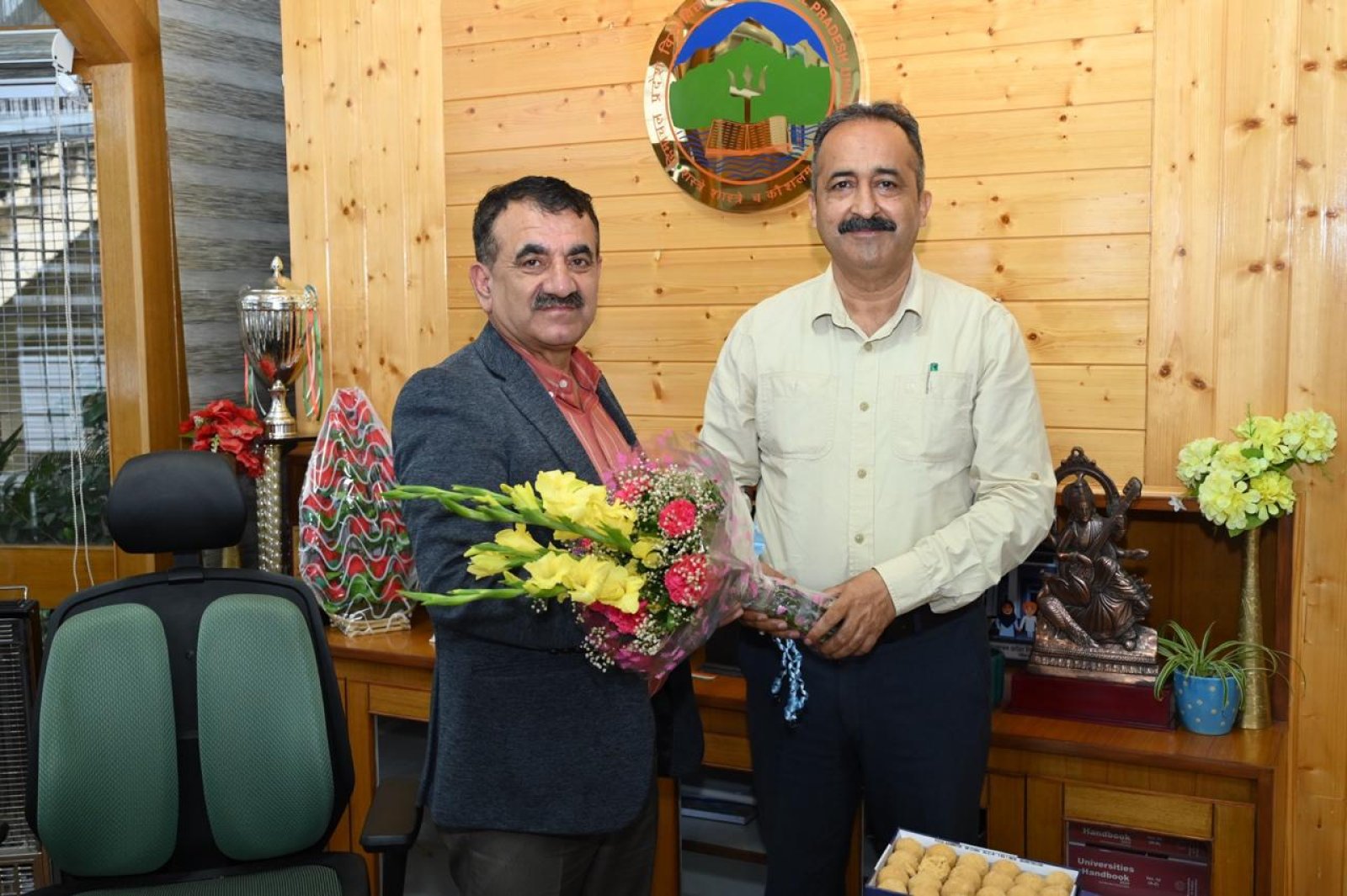 प्रो महावीर सिंह को प्राचार्य डॉ पटियाल ने दी नियुक्ति की बधाई