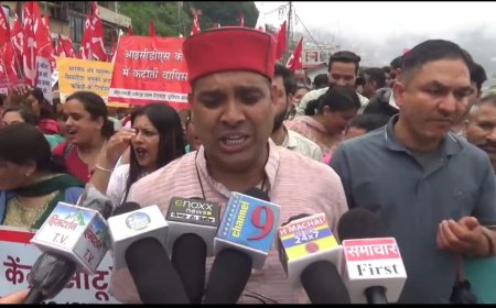 मजदूरों और किसानों की शिमला में हड़ताल, सड़कों पर निकाली रैली