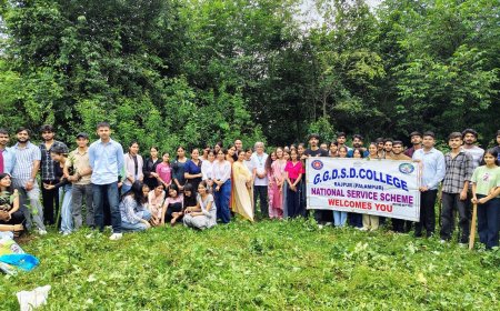 "एक पेड़ माँ के नाम" अभियान में गूंजा पर्यावरण संरक्षण का संदेश, G.G.D.S.D. कॉलेज में हुआ वृक्षारोपण