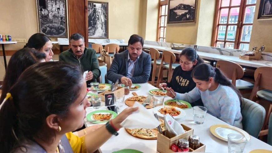 मेरिट में आने पर चिल्ड्रन ऑफ स्टेट ने की मॉल रोड़ की सैर