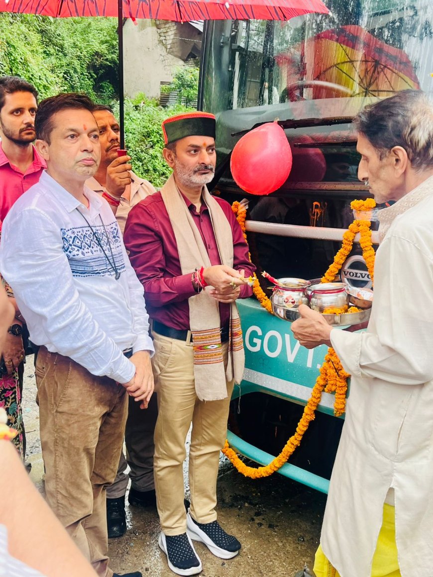 धर्मशाला पहुंची नई वोल्वो बसें, एचआरटीसी उपाध्यक्ष ने किया शुभारंभ