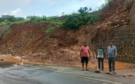 नादौन-हमीरपुर फोरलेन पर डंगा गिरा, खेत-सड़क पर मलबा; किसानों को लाखों का नुक़सान