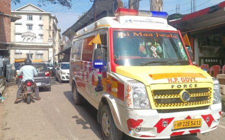 नादौन में अधूरी खुदाई से घंटों जाम! एंबुलेंस और स्कूली बसें फंसी, लोग परेशान