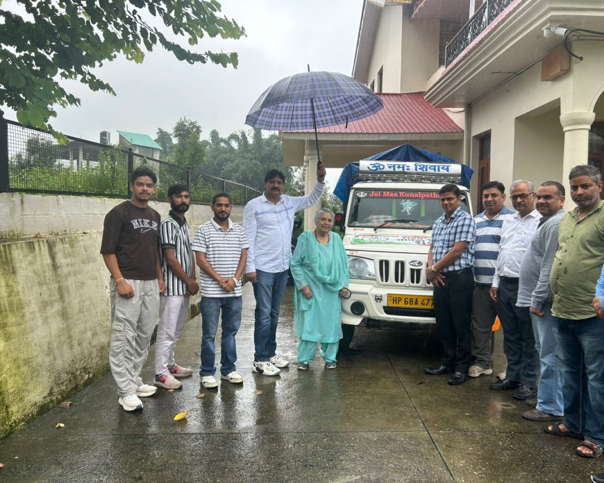 सराज के आपदा पीड़ितों के लिए धर्मशाला कांग्रेस की मदद — विप्लव ठाकुर और देवेंद्र जग्गी ने खुद भेजी राशन की गाड़ी