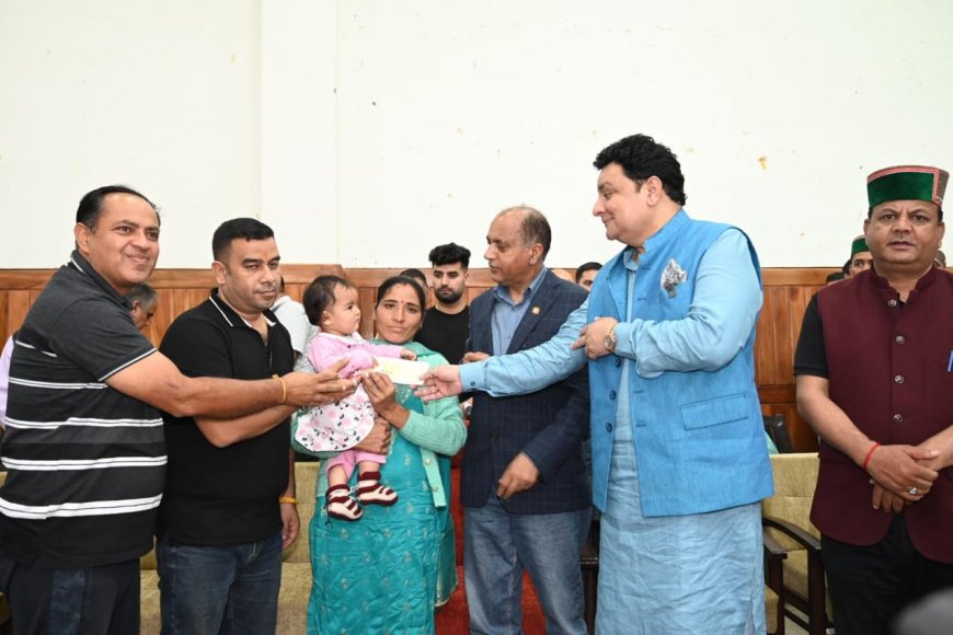 "सराज में राहत का संबल बना किन्नौर और धर्मशाला का सहयोग : जयराम ठाकुर"