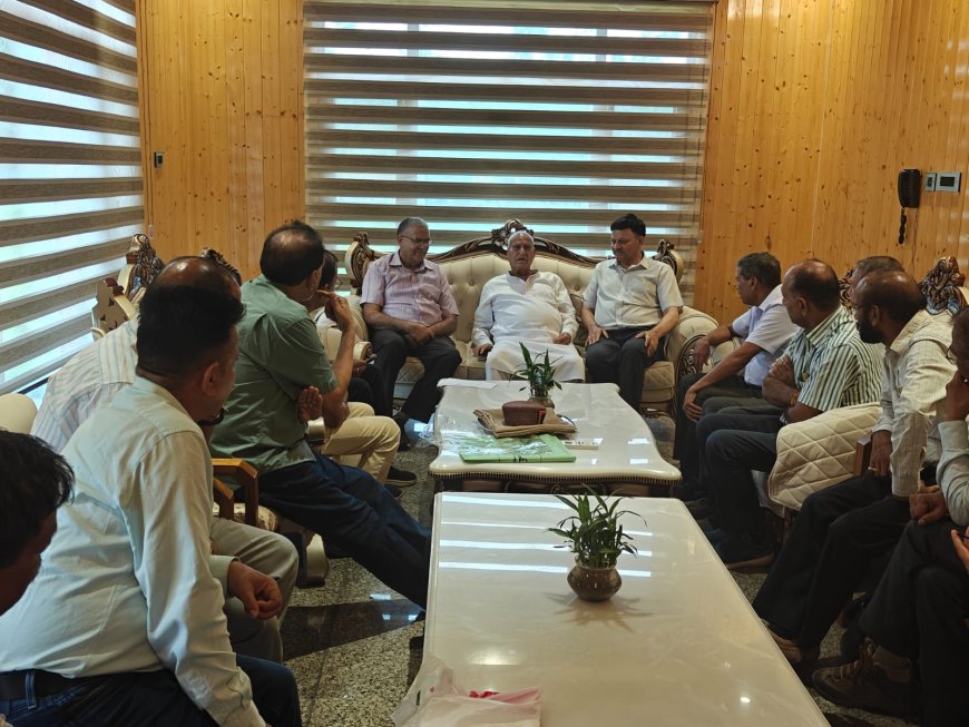 ओबीसी महासभा ने सौंपा ज्ञापन: शैक्षणिक संस्थानों में आरक्षण बहाली की मांग तेज़