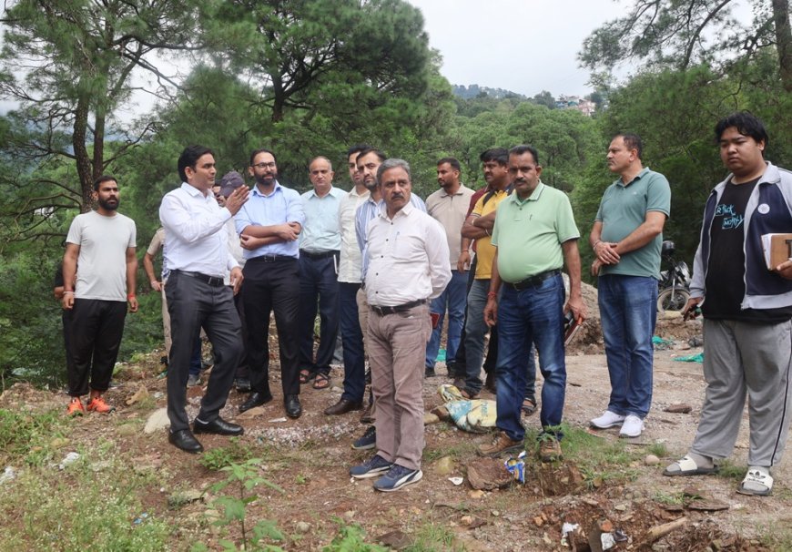 धर्मशाला: सुधेड़ में भूस्खलन, डीसी ने किया निरीक्षण – रोपवे बंद, राहत कार्यों को मिलेगी सर्वोच्च प्राथमिकता