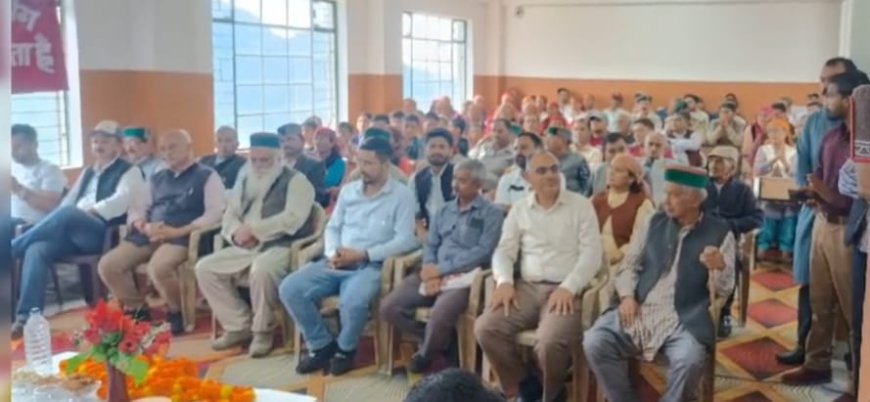 धरोगड़ा पहुंचे मंत्री विक्रमादित्य, जनता से सुनी समस्याएं