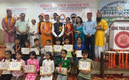 योग और टैलेंट शो में पहुंचे एचआरटीसी उपाध्यक्ष अजय वर्मा