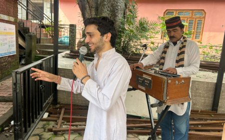 नुक्कड़ नाटक व गीतों से गांव-गांव पहुंचीं सरकारी योजनाएं