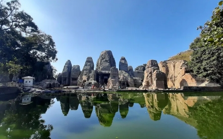 “कांगड़ा का वह मंदिर, जहां चट्टानों में उकेरी गई है आस्था की कहानी”