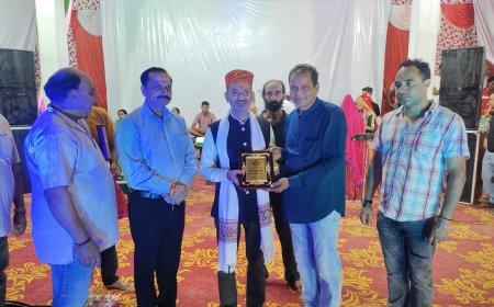 कांगड़ा रामलीला में पहुंचे अजय वर्मा, युवाओं को दी प्रेरणा