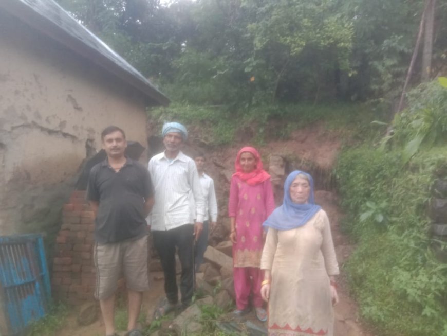 नादौन: मनसाई पंचायत में जमीन धंसी, तीन घर खतरे में – 15 और परिवार दहशत में