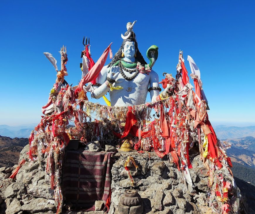 “हिमाचल की वो चोटी, जहां बादल भी रहस्य बुनते हैं”
