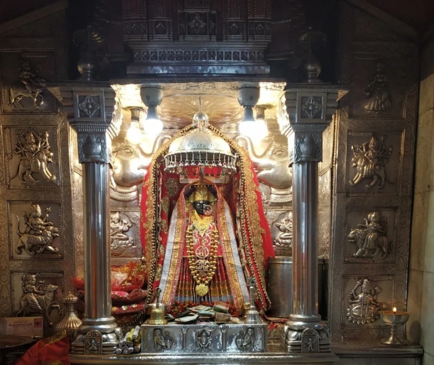 क्या आपने सुना है ? इस मंदिर में प्रतिमा कभी पसीना, तो कभी आँसू से देती हैं संकेत!