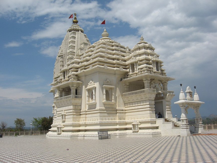 "सफेद संगमरमर, राधा-कृष्ण और आध्यात्मिकता का अद्भुत संगम!"