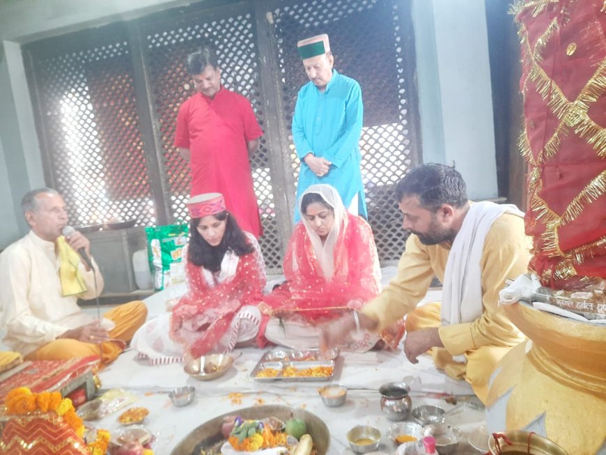 नवरात्र पर नारी शक्ति: SDM नेत्रा मेती व ASP अदिति ने की पूजा