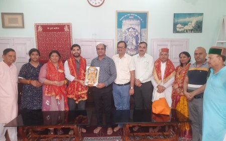 अष्टमी पर बज्रेश्वरी मंदिर में उमड़ी श्रद्धालुओं की भीड़