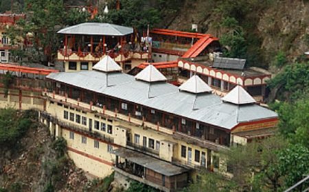 दियोटसिद्ध: चढ़ावे की गणना में गड़बड़ी, 2 ट्रस्ट कर्मचारी गिरफ्तार