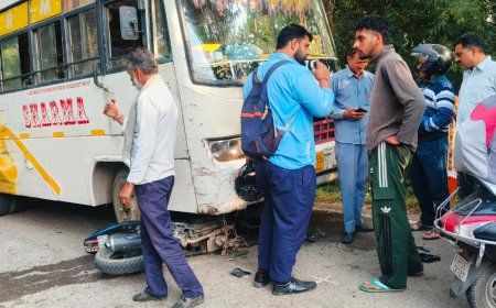 नादौन में बड़ा हादसा टला, बस की चपेट में आने से बालबाल बचा युवक