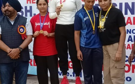🏆 नूरपुर की सिया ने कुश्ती में मचाया धमाल — जीता सिल्वर, आर्य कॉलेज की तीन बेटियों ने चमकाया नाम!