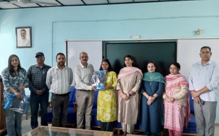 नादौन कॉलेज में एनएसएस स्वयंसेवियों को ट्रैक सूट वितरित, सेवा भावना पर जोर