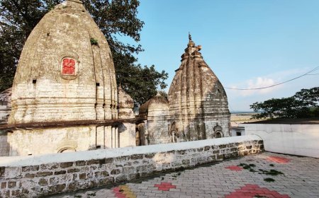 हर साल थोड़ा सा धरती में डूब जाता है शिवलिंग – कलियुग के अंत की भविष्यवाणी