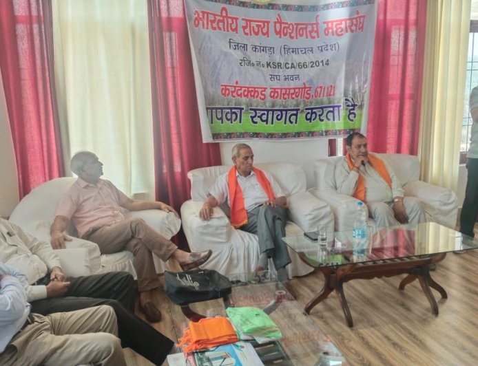 सरकार पर भड़के पेंशनर, बोले — 3% डीए किसी सूरत में मंजूर नहीं