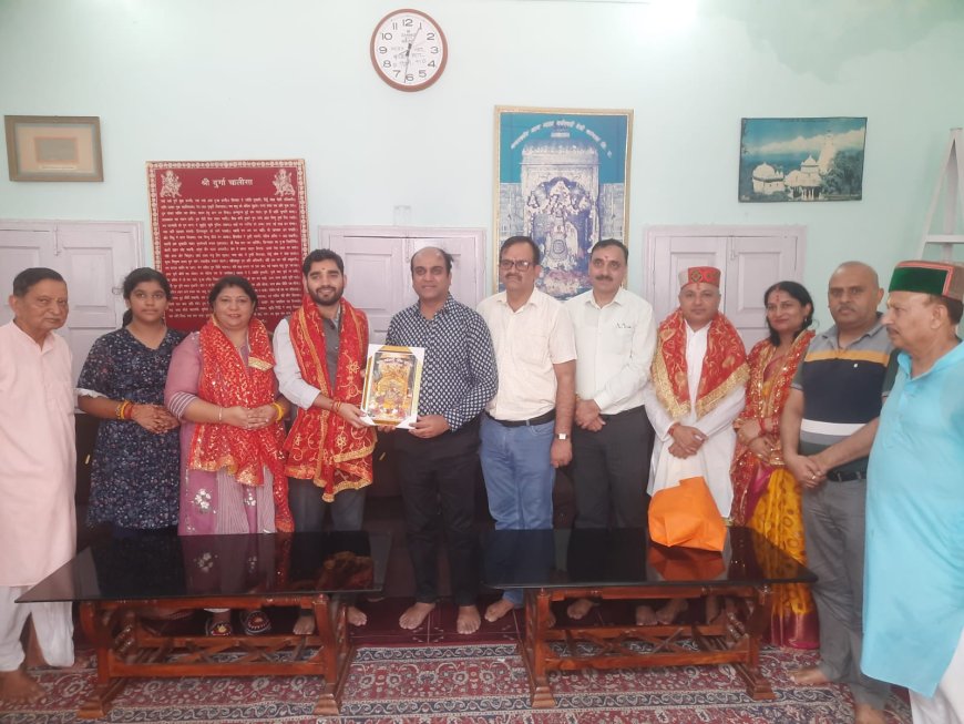 अष्टमी पर वज्रेश्वरी मंदिर में उमड़ी श्रद्धालुओं की भीड़